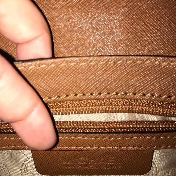 Michael Kors Crossbody purse - Picture 6 of 7